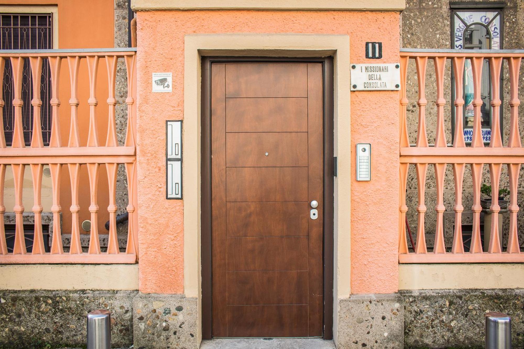 Rrrapido Holy Suites And Rooms - Via Sardegna Мілан Екстер'єр фото