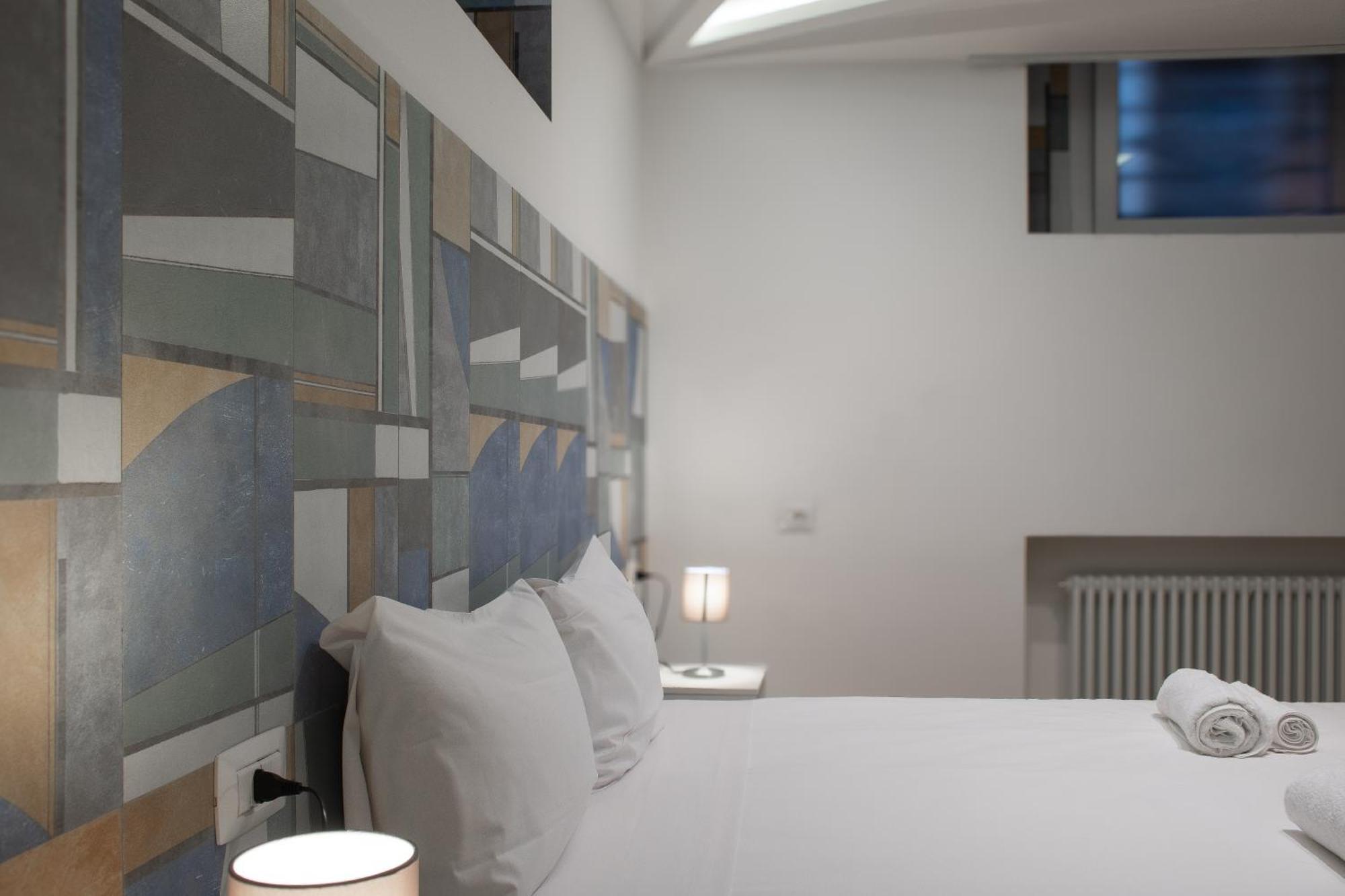 Rrrapido Holy Suites And Rooms - Via Sardegna Мілан Екстер'єр фото