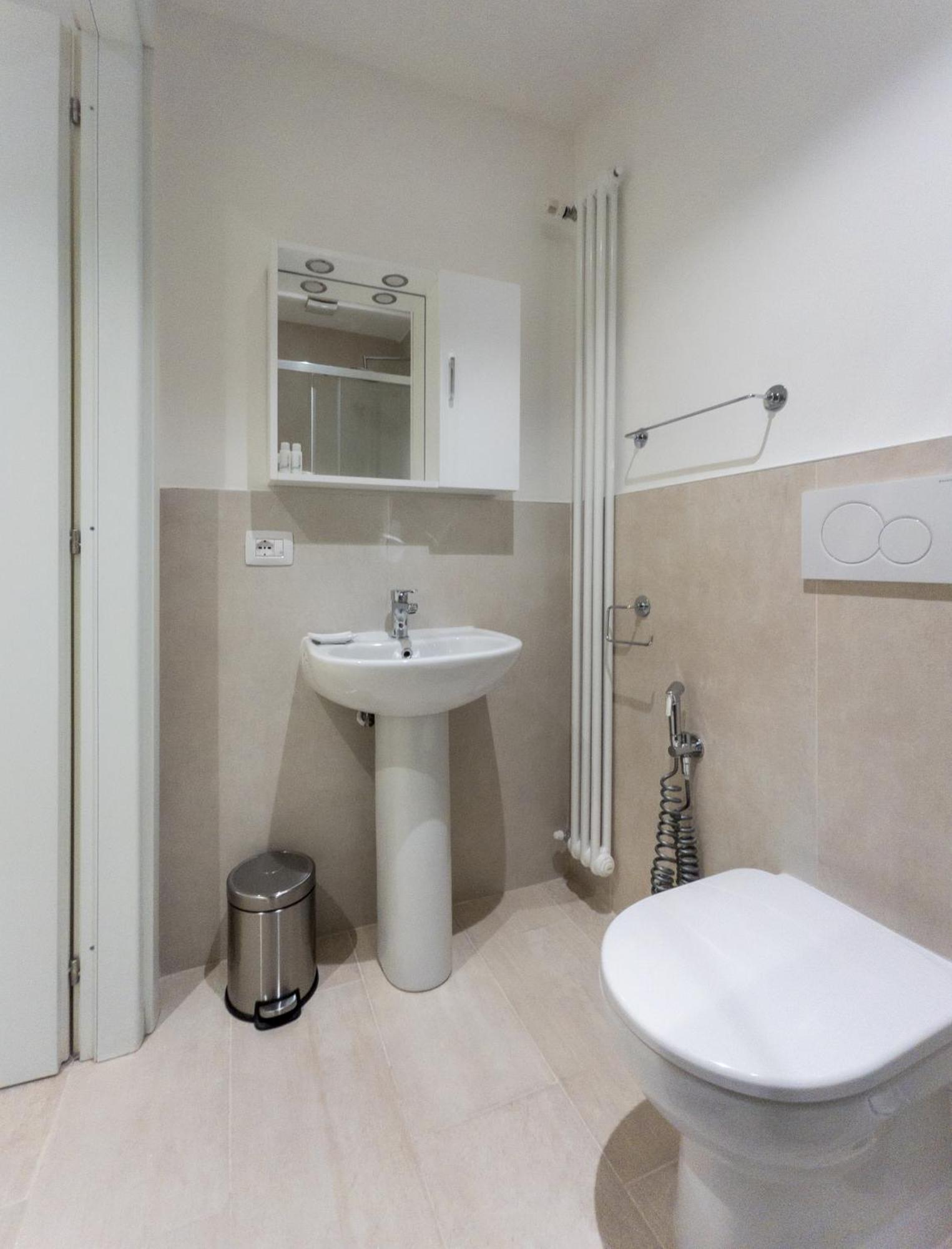 Rrrapido Holy Suites And Rooms - Via Sardegna Мілан Екстер'єр фото