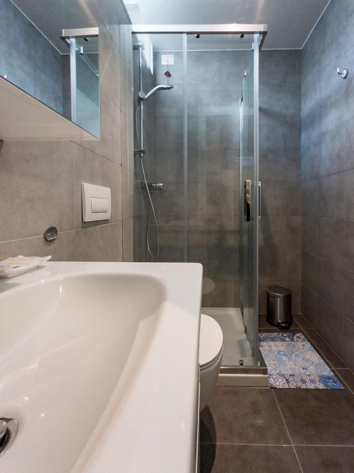 Rrrapido Holy Suites And Rooms - Via Sardegna Мілан Екстер'єр фото