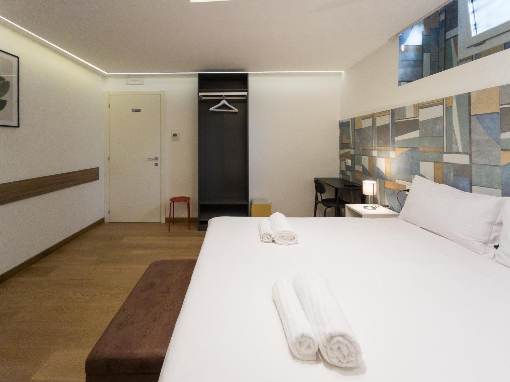 Rrrapido Holy Suites And Rooms - Via Sardegna Мілан Екстер'єр фото